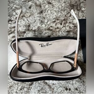 Ray-Ban Eyeglasses 5298 5549
Polished Havana Semi Butterfly best selling model